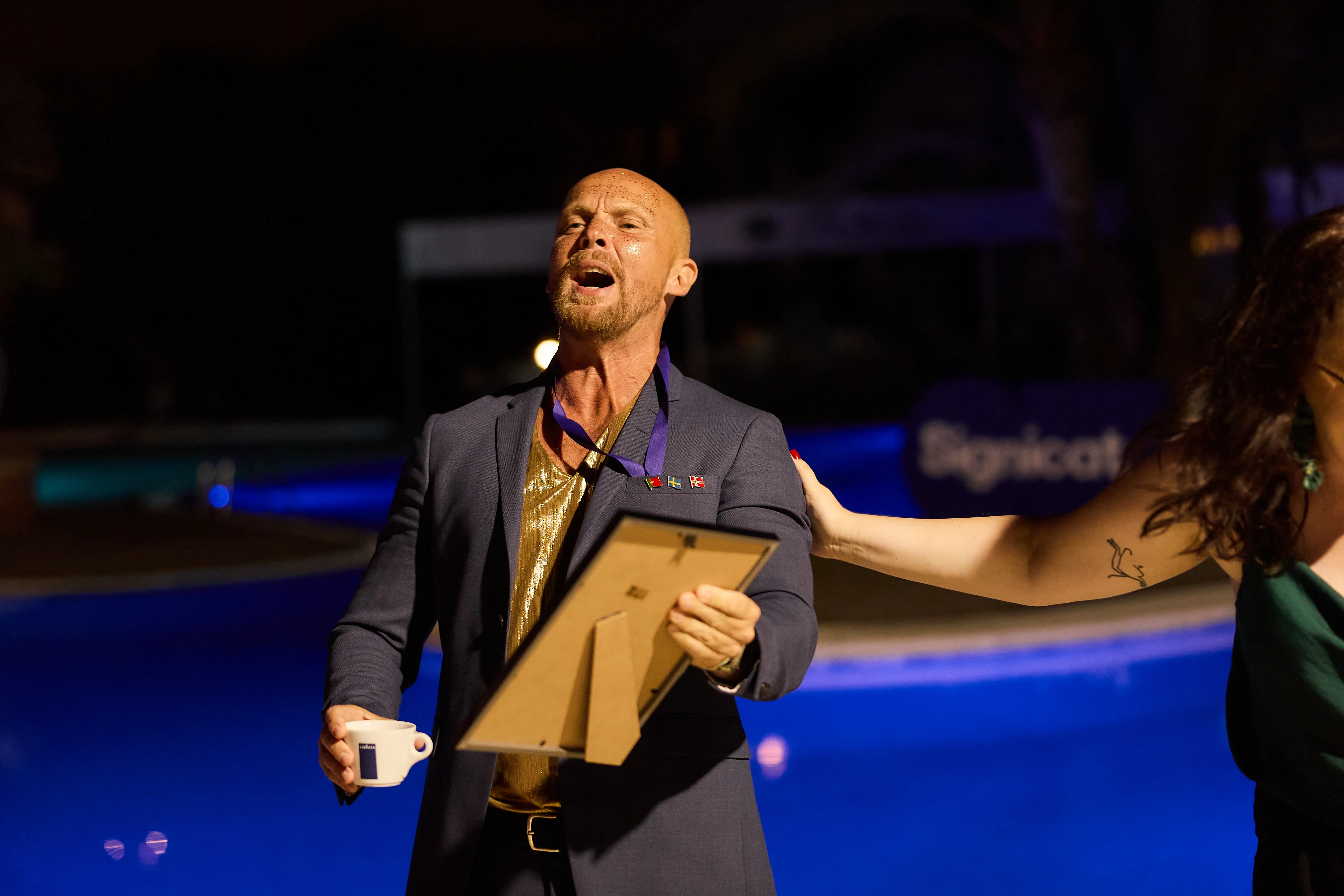 Marcus being handed an award for his work at signicat